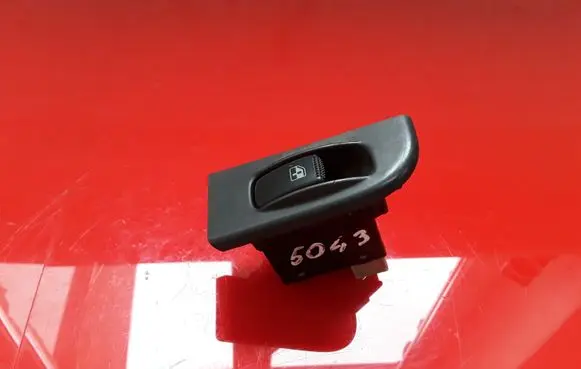 Hyundai Trajet Electric window control switch 935853A000 621W10100