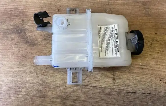 Toyota C-HR I Coolant expansion tank/reservoir 