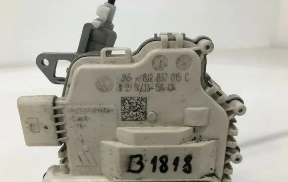Audi A5 Sportback 8TA Front door lock 8J2837015