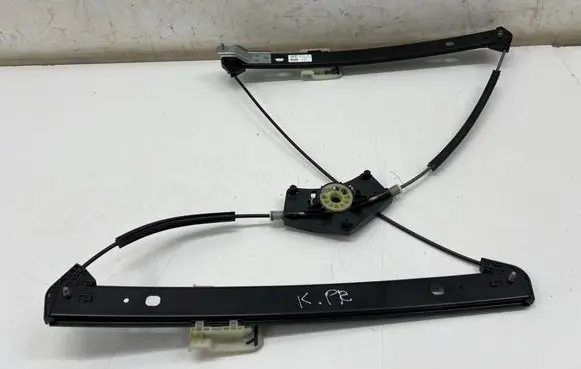 Front window lifting mechanism without motor