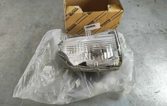 Toyota Prius (XW30) Front indicator light 8152147040