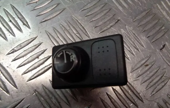 Nissan Primera Wing mirror switch 24350AV700