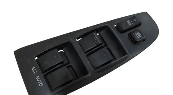 Toyota Avensis T250 Electric window control switch 8482005100 37168A12A05