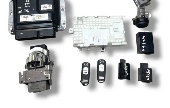 Mazda 3 II Engine ECU kit and lock set R2AK18881J BDG767560F BBP367890A
