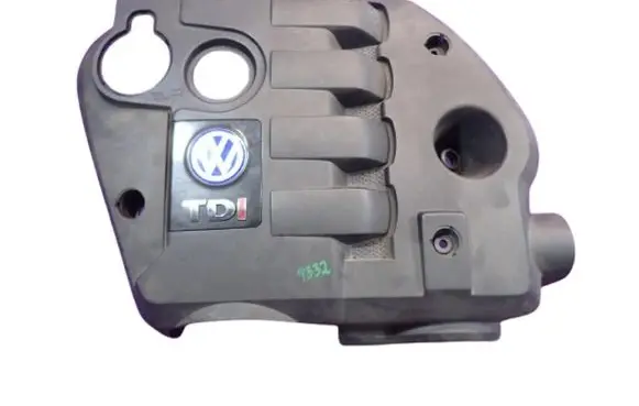 Volkswagen PASSAT B5.5 Front underbody cover/under tray 038103925DG