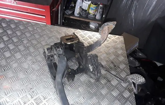 Peugeot Boxer Pedal assembly 1337493080