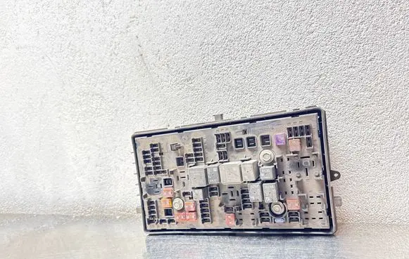 Opel Insignia A Fuse module 13275874 12321420410