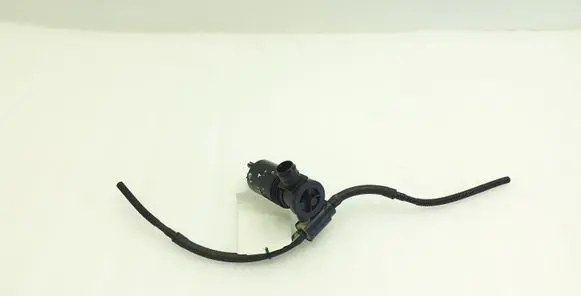 Land Rover Discovery 4 - LR4 Windscreen/windshield washer pump 1011284 110820B