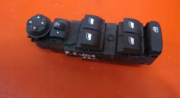 Peugeot 208 Electric window control switch 98421760ZD