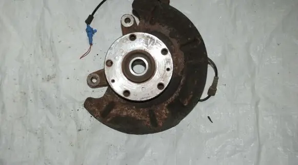 Suzuki SX4 Front wheel hub spindle knuckle