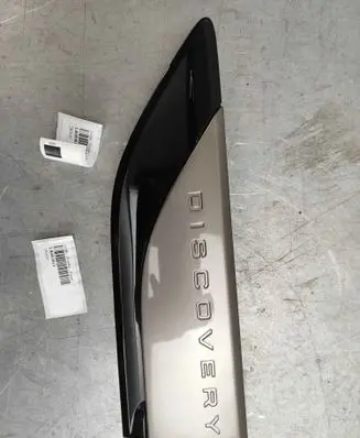 Land Rover Discovery 5 Fender trim (molding) LR083014