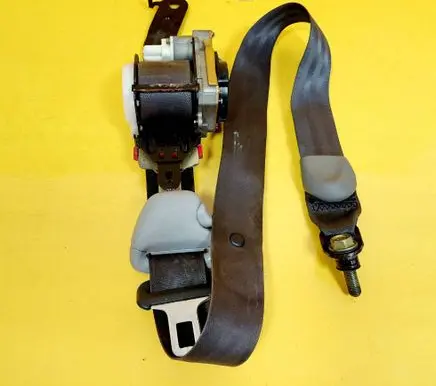 Mitsubishi Galant Front seatbelt 0426018