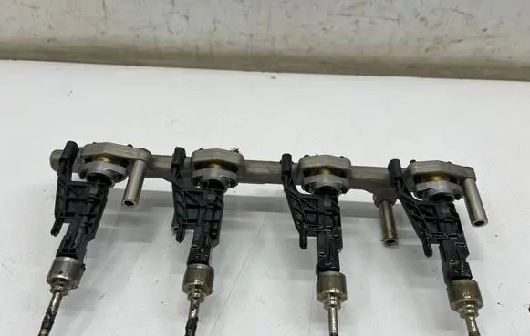 BMW 3 G20 G21 Fuel injector 8665633 8656548