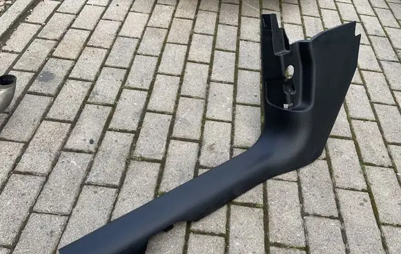 Front sill trim cover