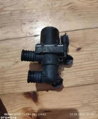 BMW 5 E60 E61 Coolant heater control valve 6920226 1147412174