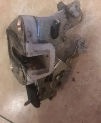 Mazda 3 I Rear door lock 2A27