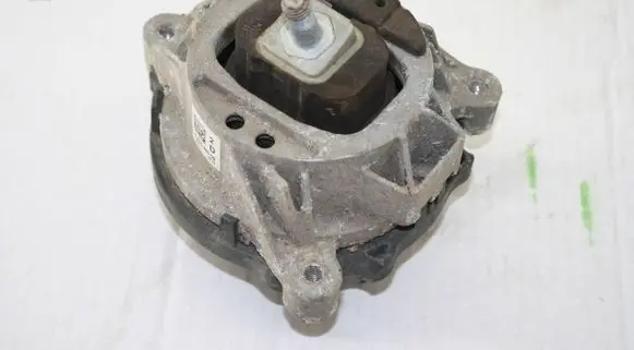 BMW 4 F32 F33 Engine mount bracket 6855460