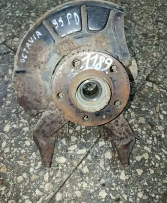 Skoda Octavia Mk1 (1U) Front wheel hub 