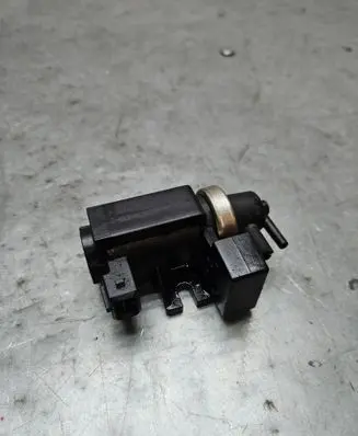 BMW 1 E81 E87 Turbo solenoid valve 72279600 05T265 2247906