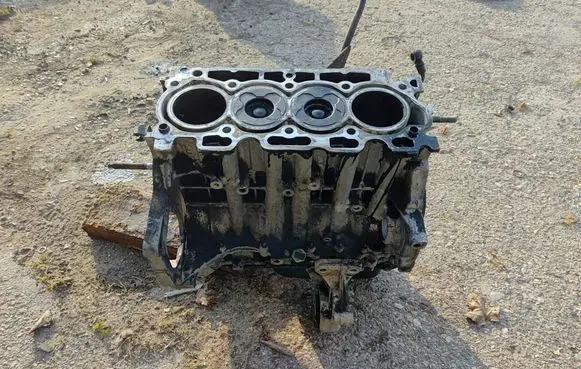Peugeot 5008 Engine block 