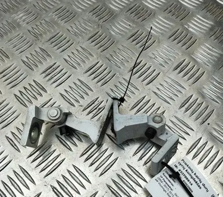 Skoda Yeti (5L) Front door hinges set 8K0831401K 7N0831401