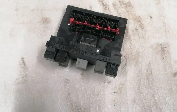 Volkswagen PASSAT B6 Other control units/modules 3C0937049AE 28093191 05001686