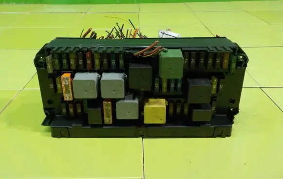 Mercedes-Benz E W212 Fuse box set A2129003614 XP262