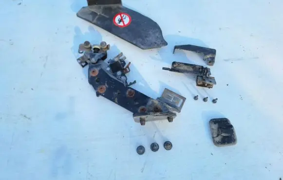 Ford Grand C-MAX Front door upper hinge AM51025801AH