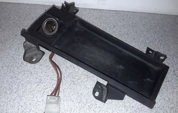 BMW 5 E39 12 V Socket (front) 51168159694 8159694