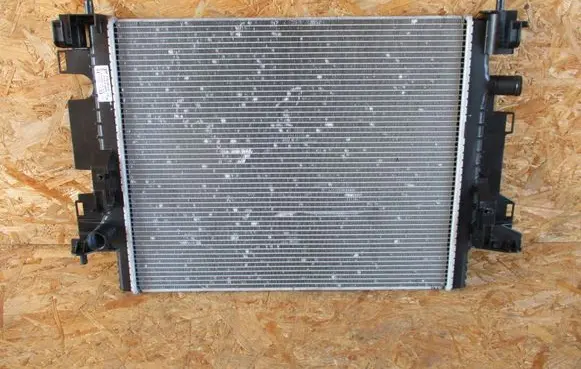 Renault Twingo III Coolant radiator A4535000103R