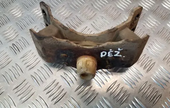 Toyota Land Cruiser (J120) Gearbox mount