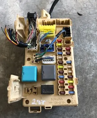 Toyota Avensis T250 Fuse box set 4903620008