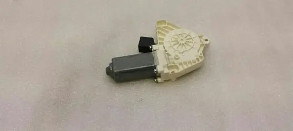 Mercedes-Benz CLS C218 X218 Front door window regulator motor A2078200642