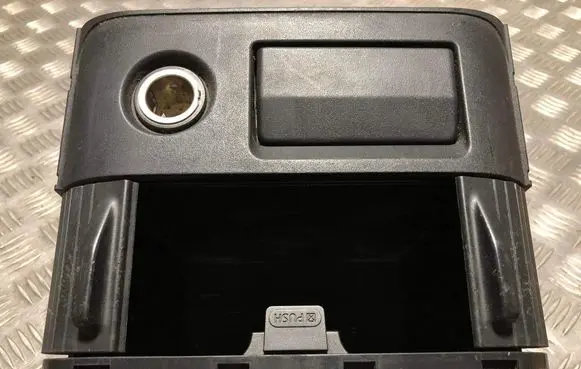 Nissan X-Trail T30 Glove box 68108EQ400