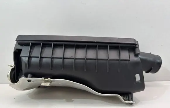 Mercedes-Benz C W205 Air filter box A2740901701