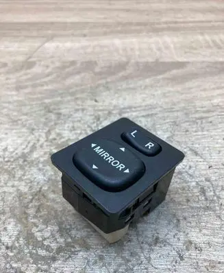 Toyota Auris 150 Wing mirror switch 769746D 183574