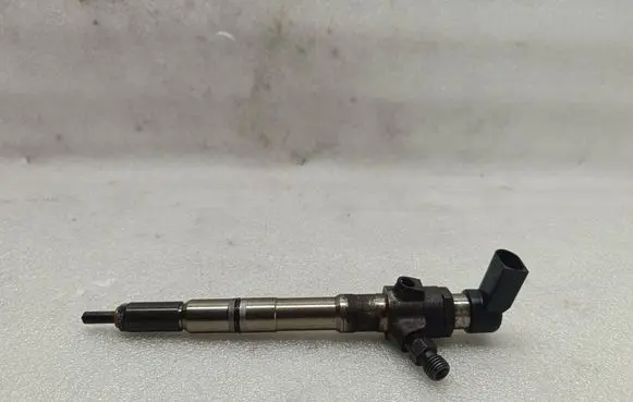 Volkswagen Golf VI Fuel injector 03L130277B