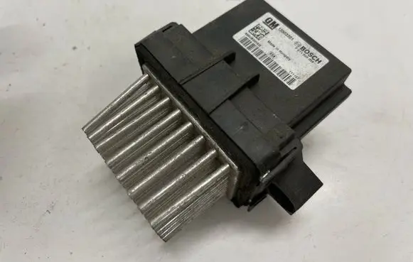 Opel Astra J Heater blower fan relay 13503201