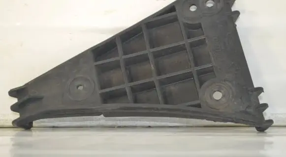 Audi A4 S4 B5 8D Front bumper mounting bracket 8D0807284