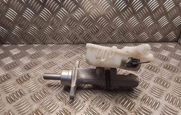 Opel Vivaro Master brake cylinder 460913484R 93868496