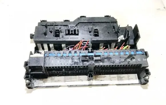 BMW 3 E46 Fuse box set 8364540 18500000000