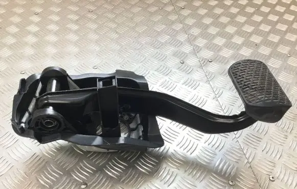 Mercedes-Benz C W205 Brake pedal A2052920515 A2052920308 A1232910082