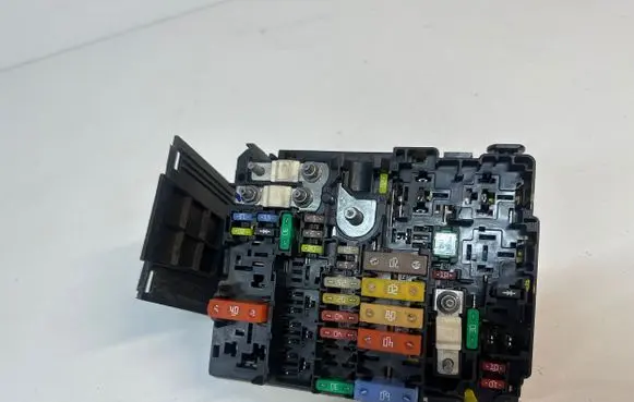 Citroen C4 Grand Picasso Fuse module 9804848580