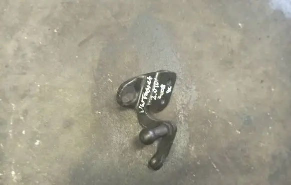 Volkswagen PASSAT B6 Generator/alternator bracket 03L103390N