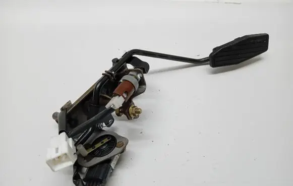 Mazda Premacy Accelerator throttle pedal CB05-41-AC0