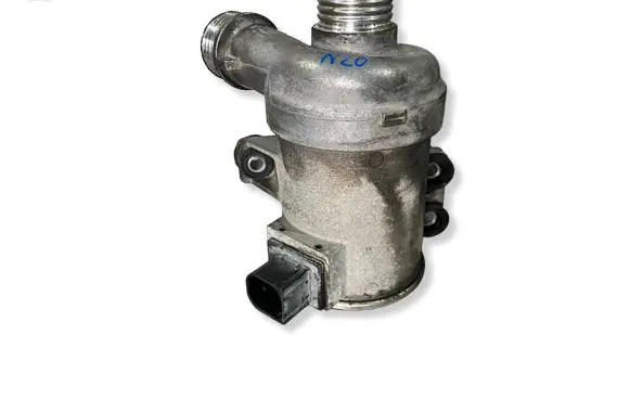 BMW 4 F32 F33 Water pump 7604027 760402710 17669711