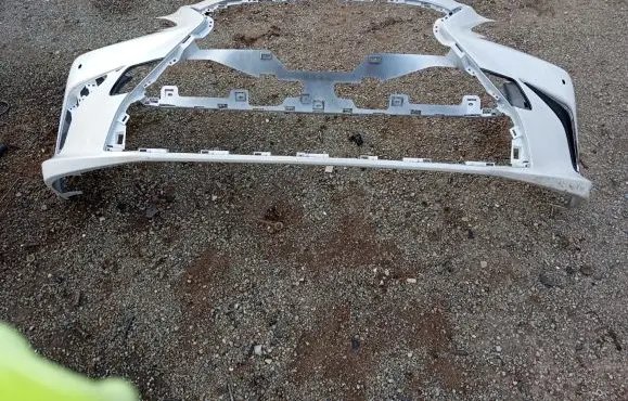 Lexus ES 300h Front bumper 5211933B60