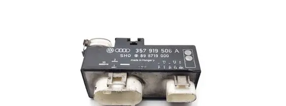 Volkswagen PASSAT B4 Coolant fan relay 357919506A