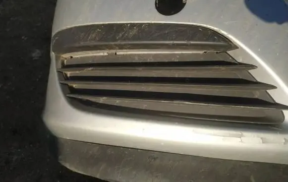 Opel Astra H Front bumper lower grill