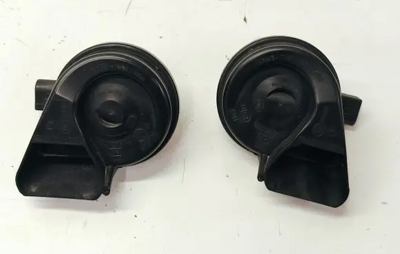 Audi Q7 4L Horn signal 4L0951223A 4L0951221A